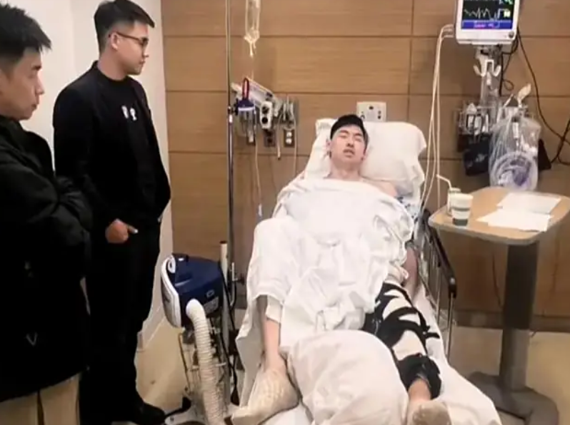 在詹姆斯中, 自己的康复, 熙的左腿肌 在詹姆斯中, 自己的康复, 熙的左腿肌