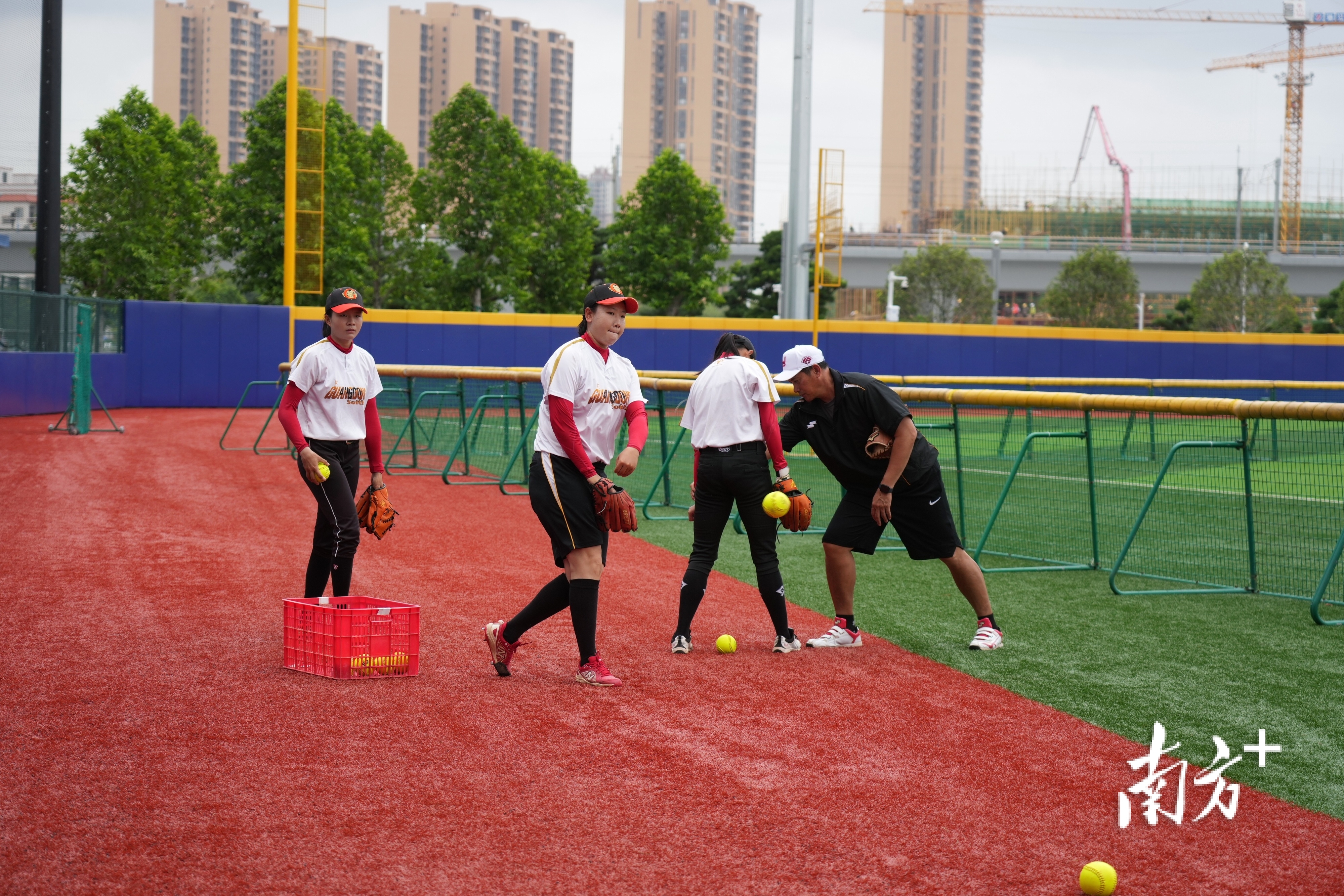 McEFc, src, 我们邀请了 McEFc, src, 我们邀请了